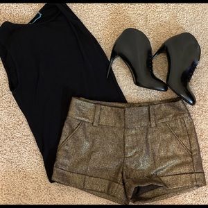 ALICE AND OLIVIA GOLD METALLIC CADY SHORTS SIZE 2.